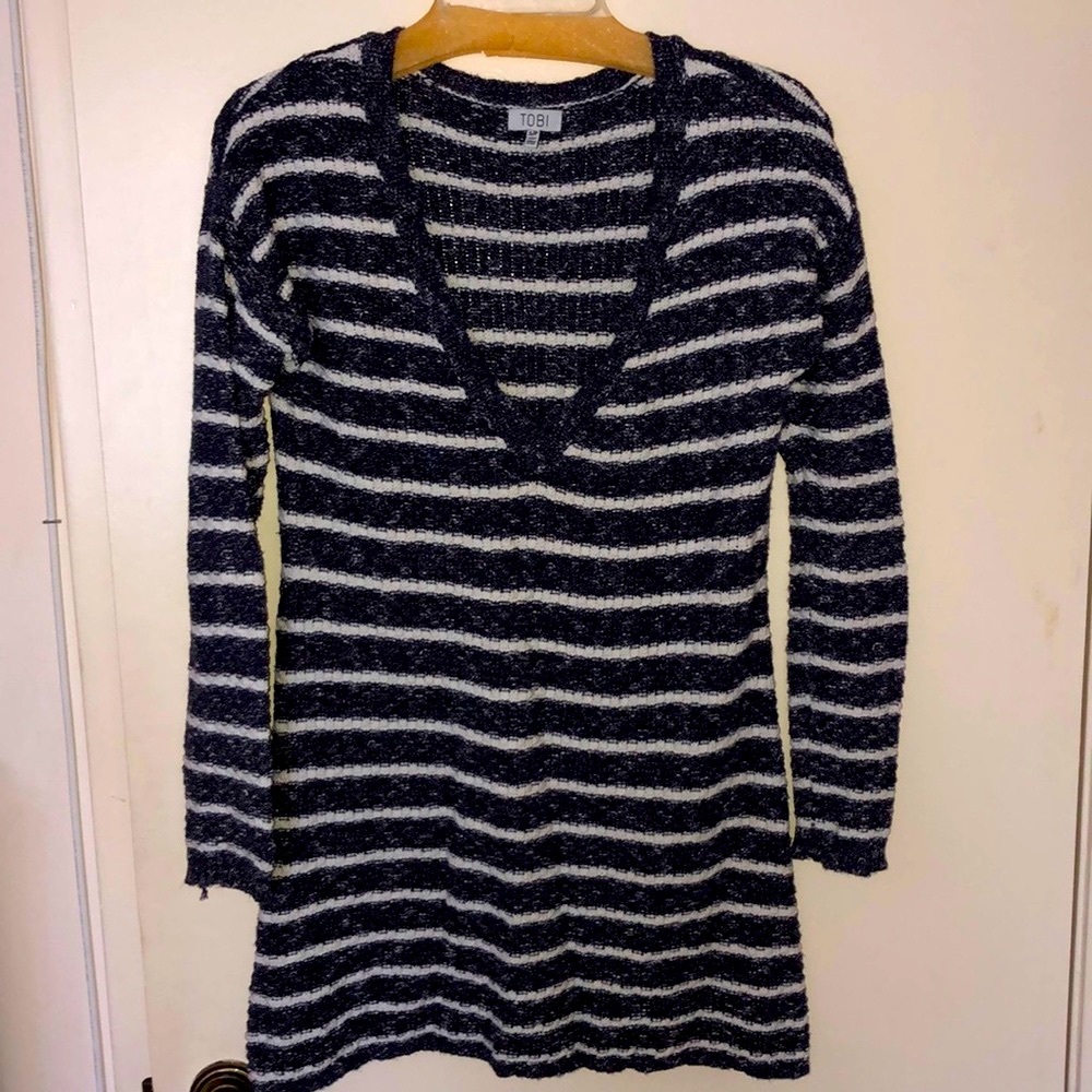 TOBI V Neck Sweater